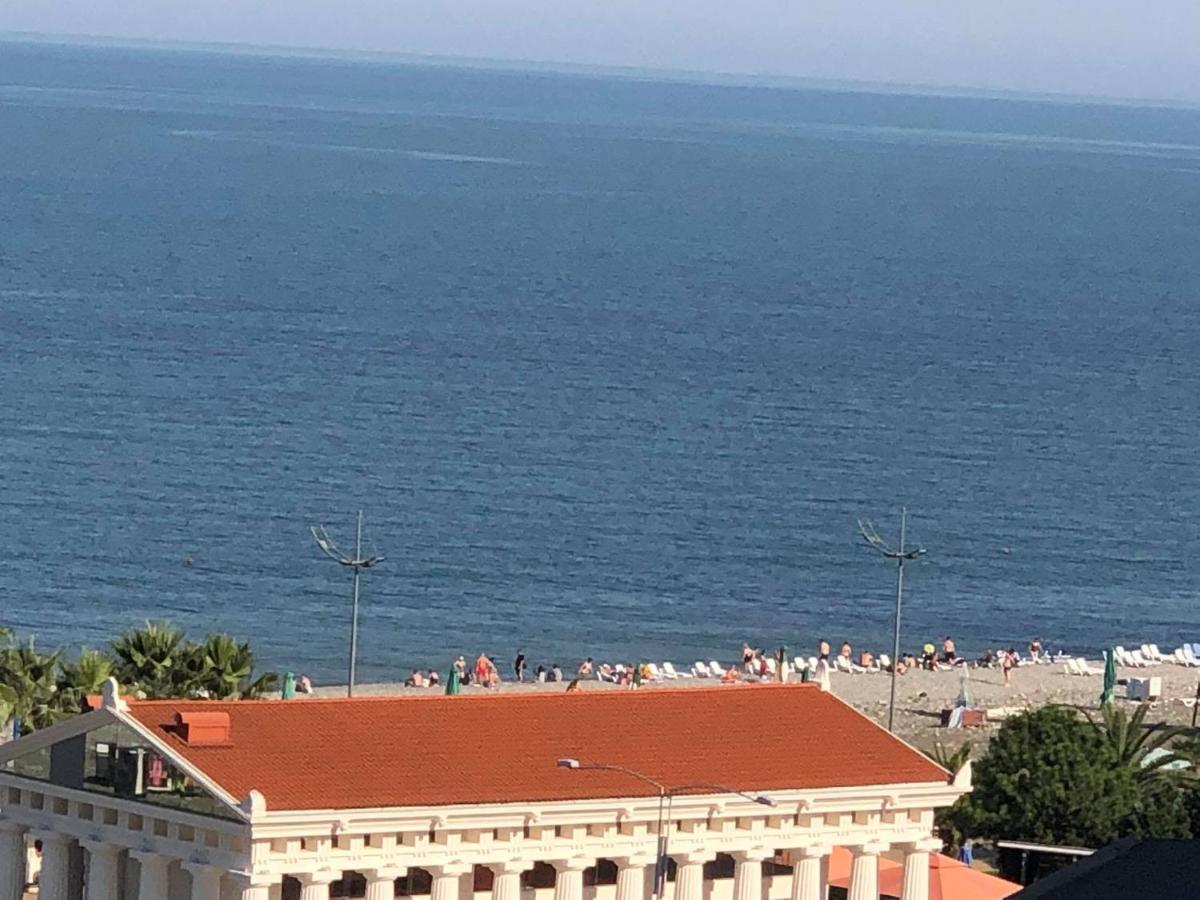 Apartment Sea Tower Khimshiashvili 15 Батуми Екстериор снимка
